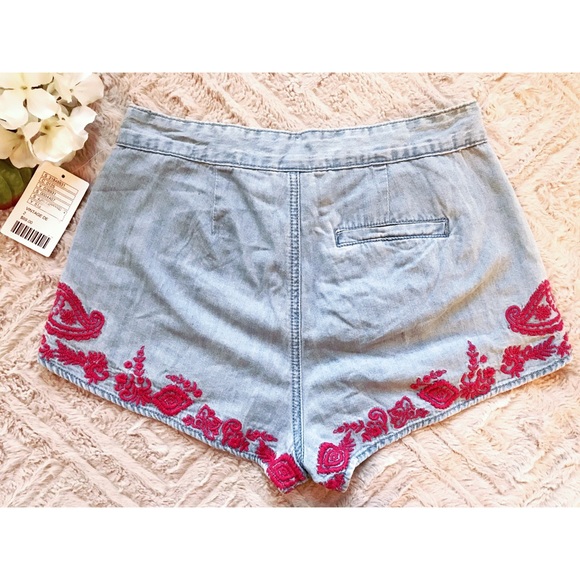BDG High Waist Tulip Shorts - Picture 3 of 8